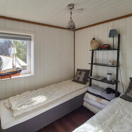 Feriehus Nice Home In Mosterhamn With Sauna