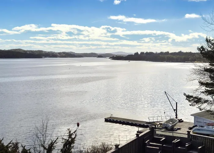 Дом отдыха Lovely In With Sauna