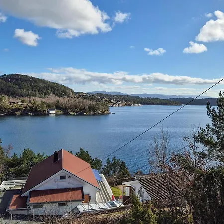 Nice Home In Mosterhamn With Sauna بيت للعطل *